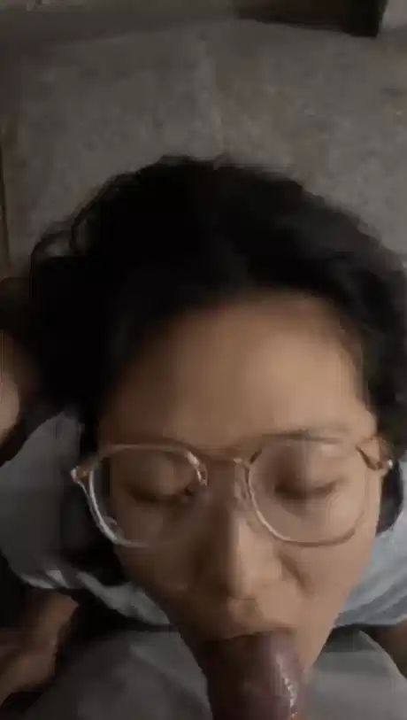 图片[2]-眼镜婊骚母狗口交颜射清纯碎花裙小美女约炮同校男同学嘴含大鸡巴就爱不释手-猎奇图库